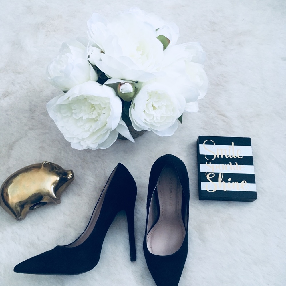 Black pumps size 6.5